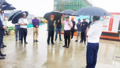 立信新聞 |南湖區(qū)委副書記、區(qū)長邵潘鋒等領(lǐng)導(dǎo)蒞臨我集團清華附高項目視察、指導(dǎo)安全生產(chǎn)工作